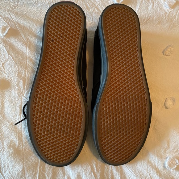 Vans - Picture 2 of 2